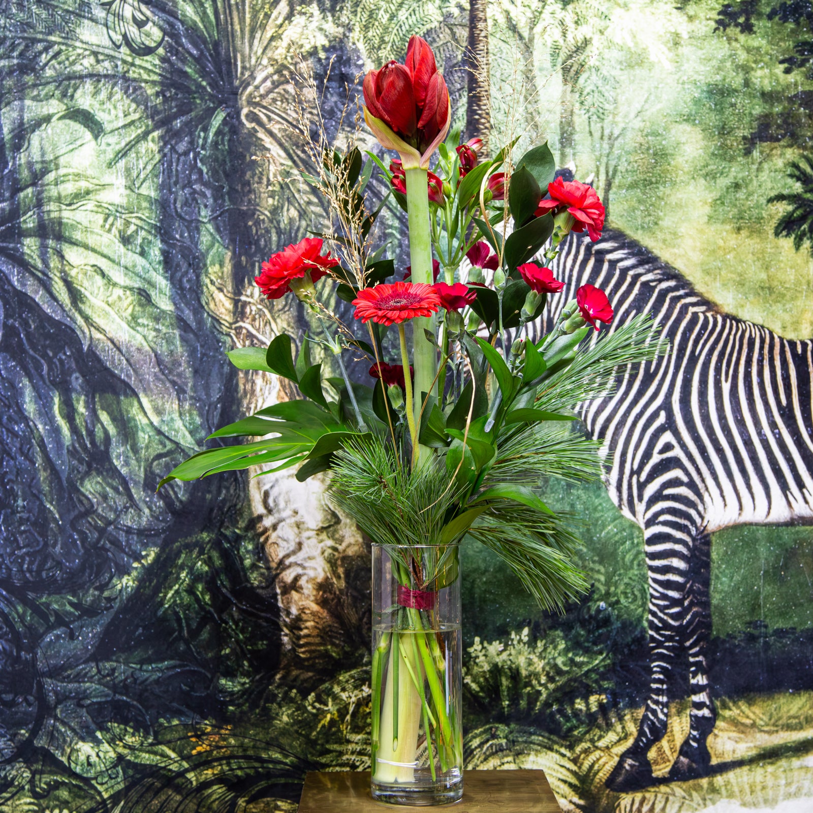 Punainen amarylliskimppu